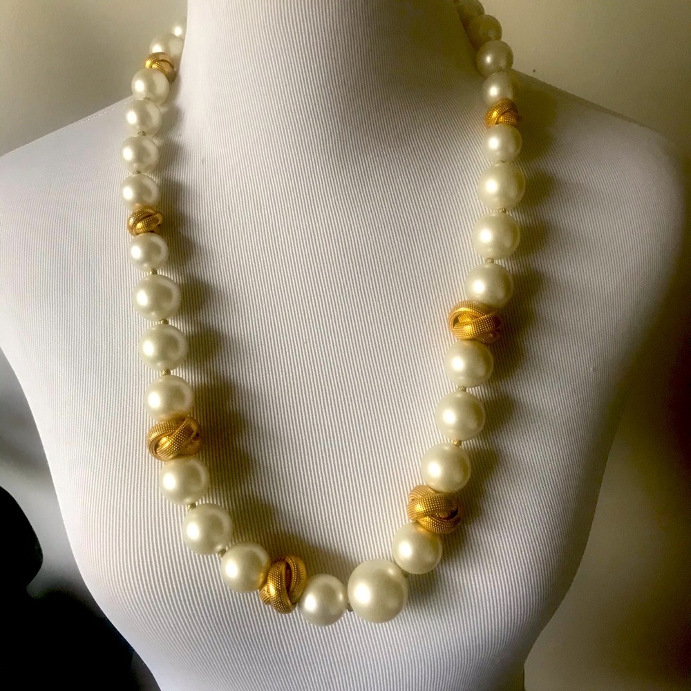 Pearl and gold necklace